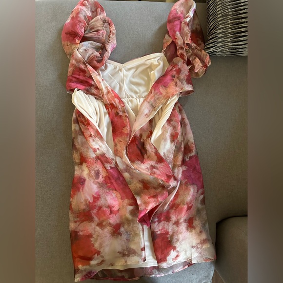 Lulus gorgeous floral babydoll dress in size medium - Picture 5 of 5